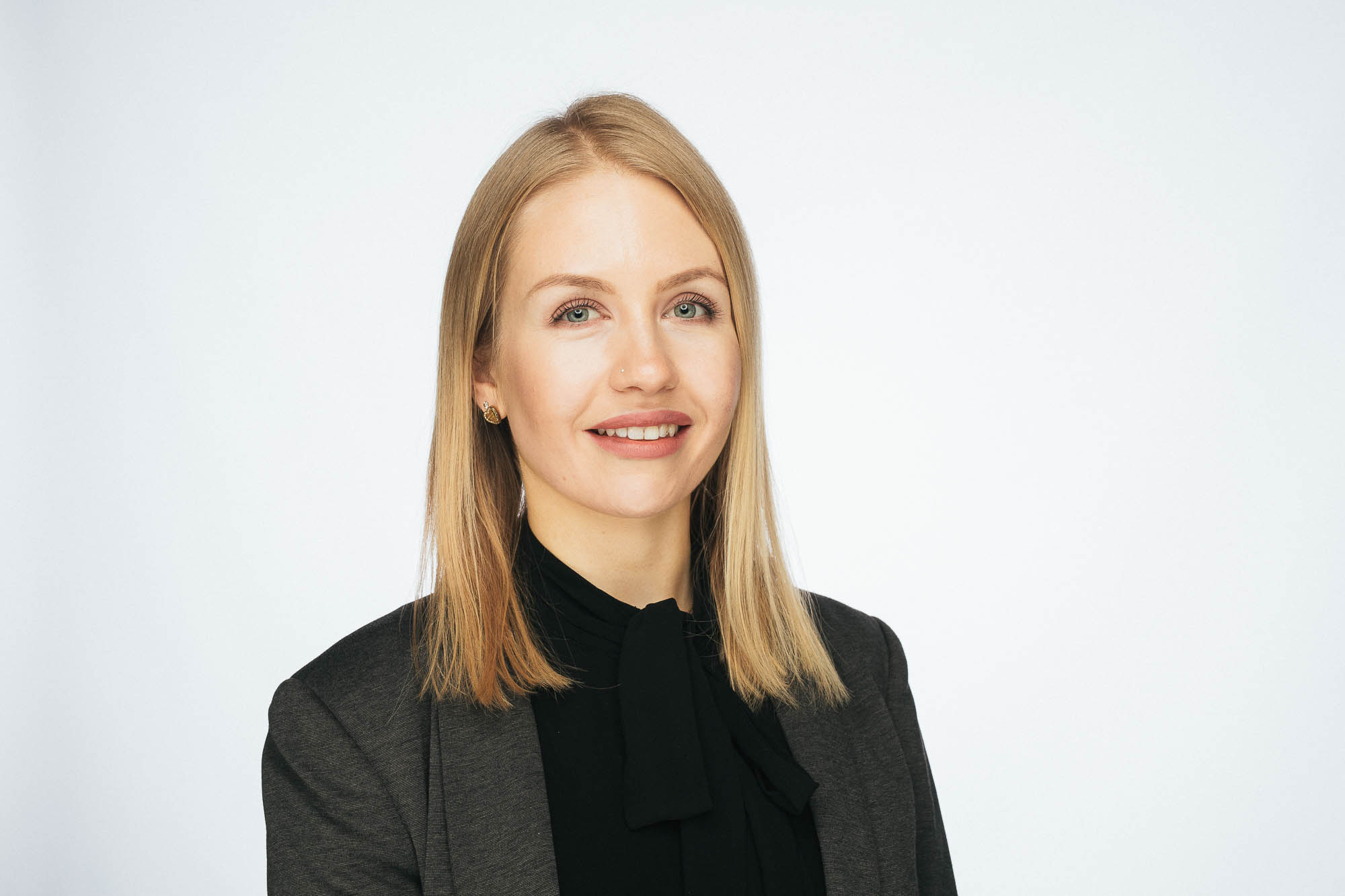 Export x3 Headshot  06395 Dez 01 2019 Headshots 2019  Miro Nicole Nadine 2